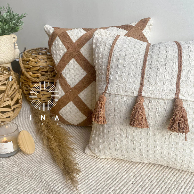 Capa de Almofada Pompom Trabalhada – Decoração com Estilo e Conforto ✨