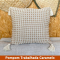 Capa de Almofada Pompom Trabalhada – Decoração com Estilo e Conforto ✨