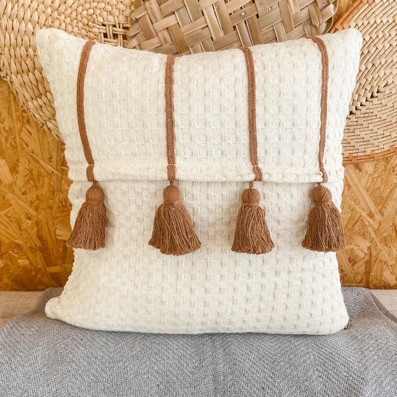 Capa de Almofada Pompom Trabalhada – Decoração com Estilo e Conforto ✨